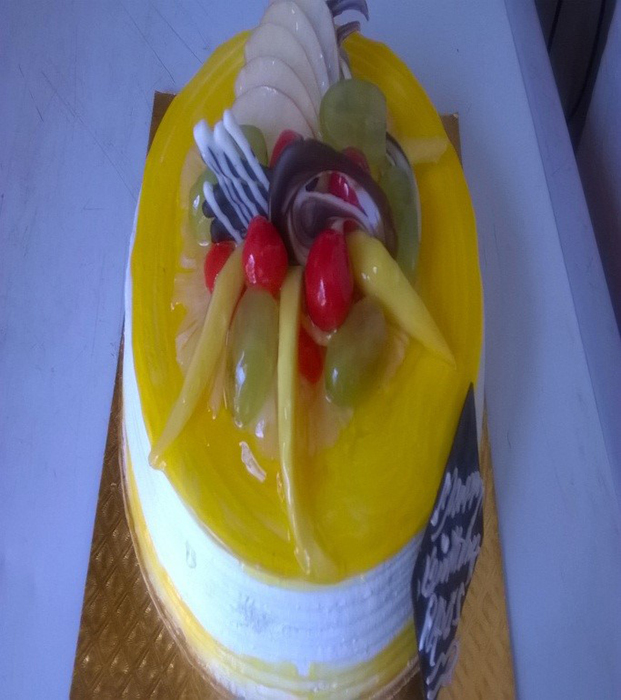 Mango cake with Fruit Garnish 